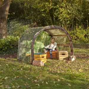 Umbu Group Outdoor Arch Den