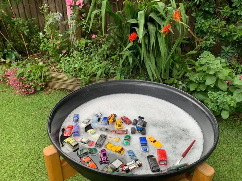 tray play - ark Group - washing cars