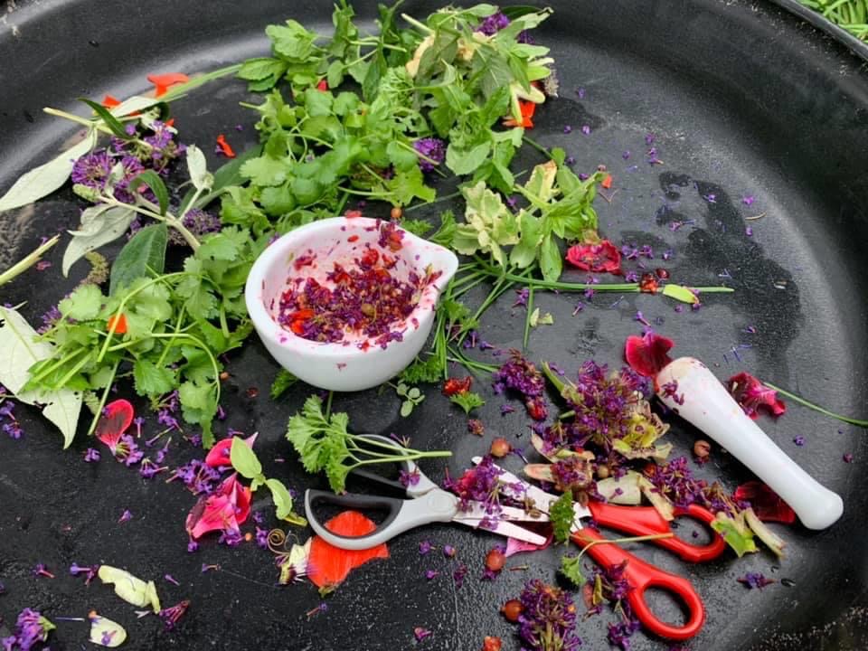 tray play - ark Group - flowers