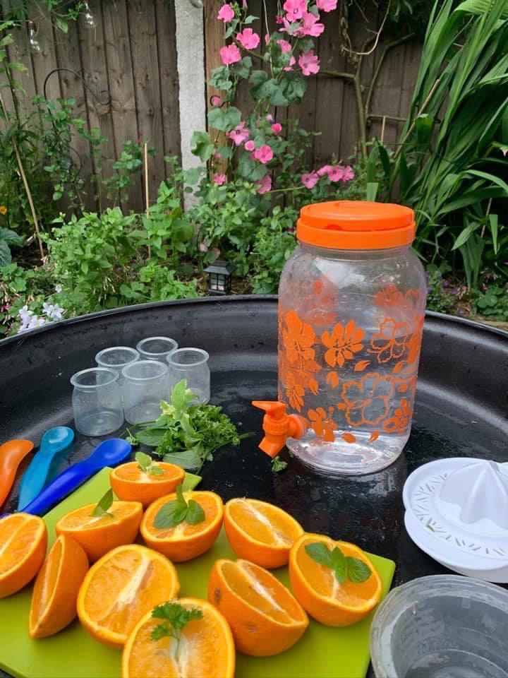 tray play - ark Group - orange juice