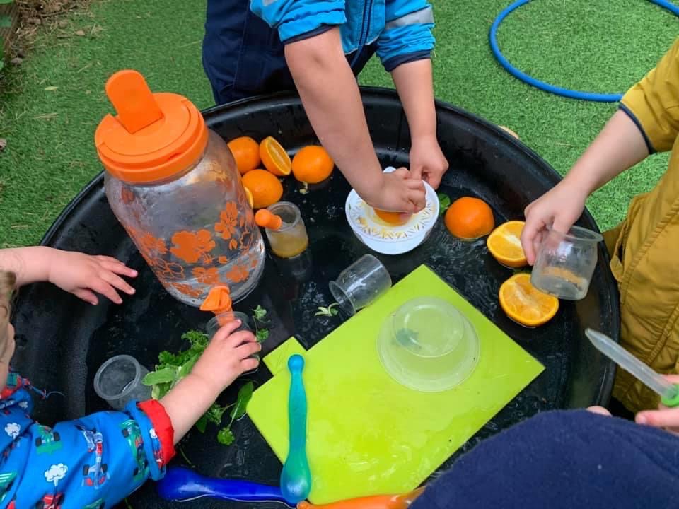 tray play - ark Group - orange juice